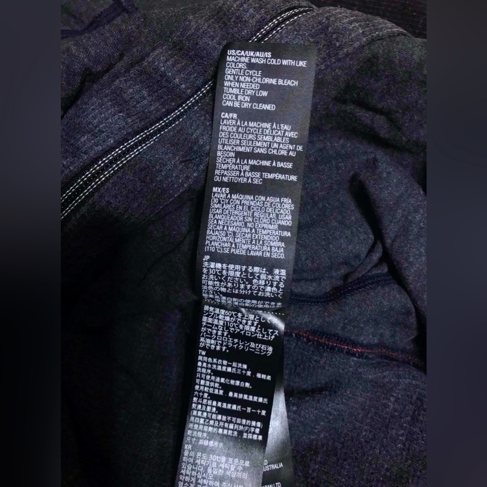 Kirkland Signature Zip Up XL Sweater - Cozy & Unique with Snagged Style! - Picture 4 of 5